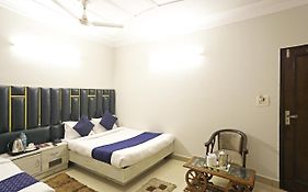 Hotel Ratandeep International At New Delhi Railway Station
